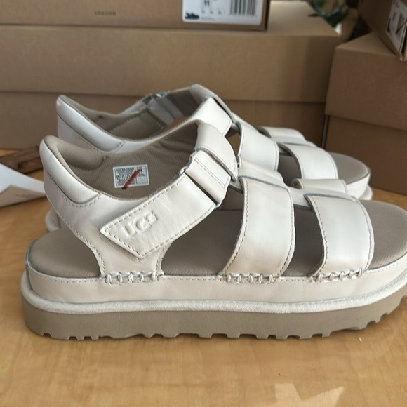 UGG Women’s Capitelle Strap Sandal - Picture 2 of 6